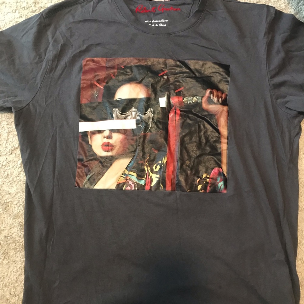 NWT Robert Graham T Shirt